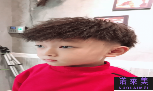 男生齐刘海（时尚潮流的标志）