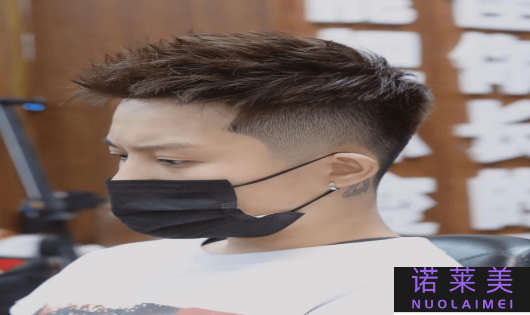 男生自来卷发型设计（时尚与个性的完美结合）