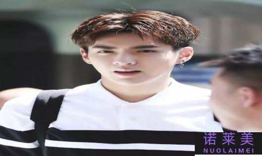 韩国男明星的发型（时尚与个性并存）