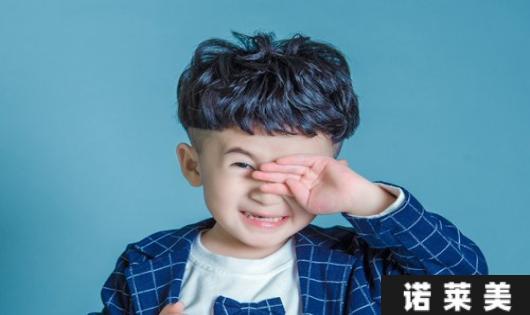 儿童男孩发型图片（时尚与个性并存）