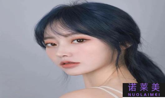 女生花千元染发变“狗啃式”
