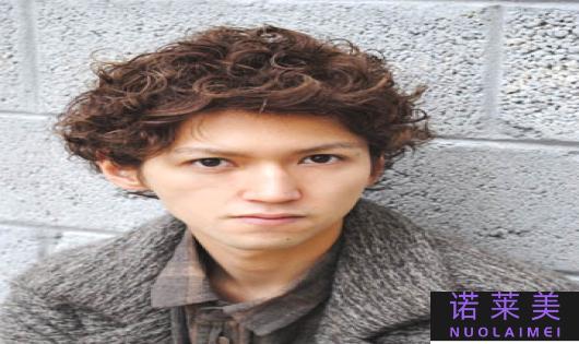 男孩长发发型（时尚与个性并存）