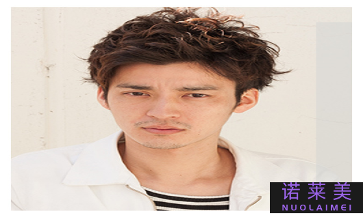 男生宽脸适合的发型（展现阳刚魅力的选择）