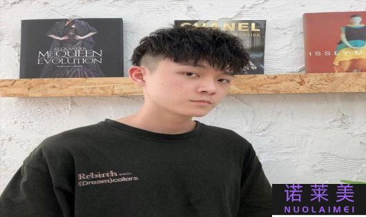 锡纸烫男（时尚男士的新宠）
