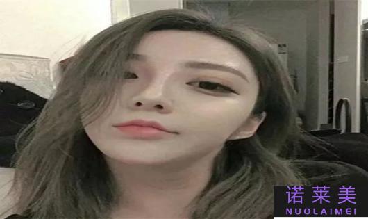 非主流直发发型图片（个性十足，展现独特魅力）