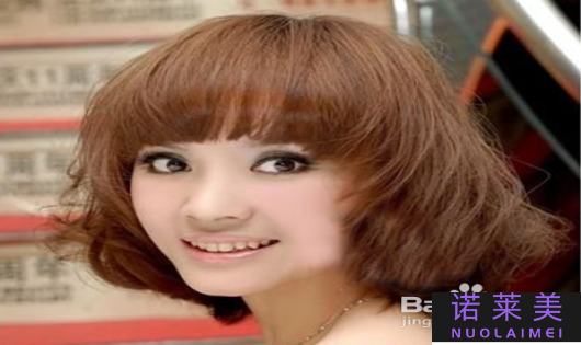 齐刘海女孩（时尚发型的代表）