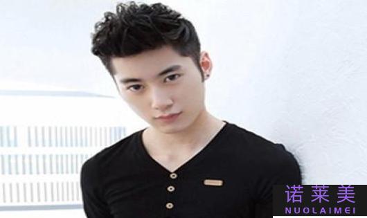 男生纹理烫发型图片（时尚潮流造型）