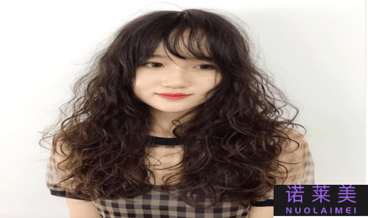 烫发图片女2021最新款（时尚造型推荐）