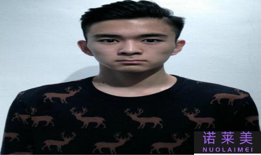 莫西干男生发型（时尚潮流与个性并存）