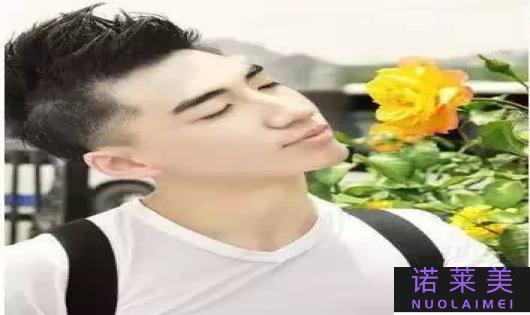 男短发型（时尚与简约并存）