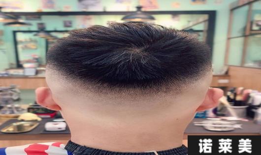 两边剃光的最帅气发型（独特而激进的时尚之选）