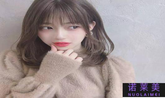 好看的卷发（时尚潮流中的必备发型）