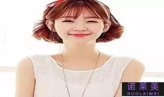 女短发烫发发型图片（时尚潮流引领，展现个性魅力）