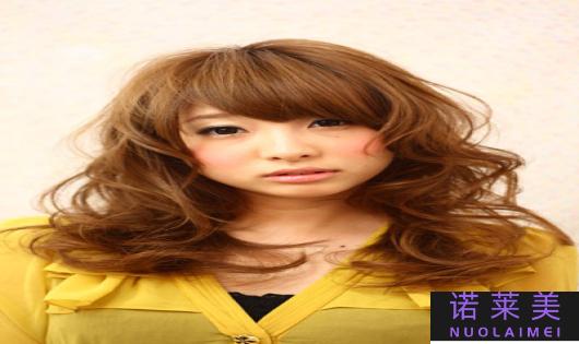 有层次的发型(增添动感与立体感) 有层次的发型(增添动感与立体感)