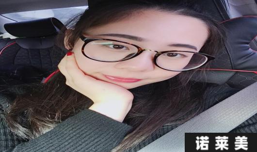 戴眼镜适合什么发型（让你更加时尚与自信）