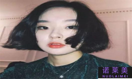 头发板栗色和黑色哪个好看